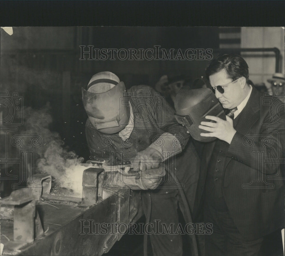 1941 Press Photo Welding Thermoplastics Coalescene