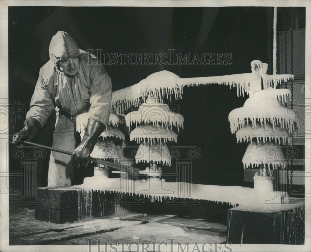 1948 Press Photo Workman at East Pittsburgh Works, West