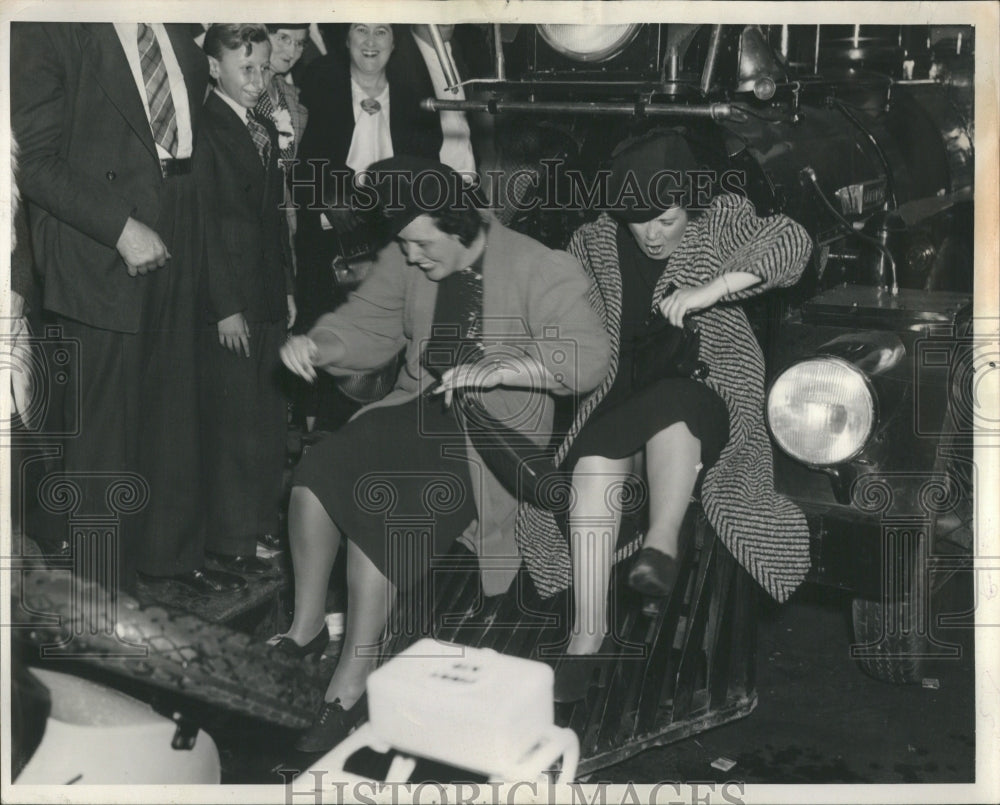 1939 Press Photo Girl Front Engine Clark Randolph