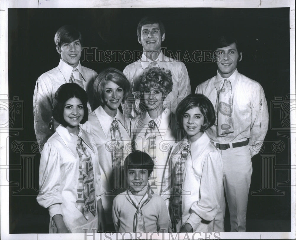 1969 Press Photo Primo Family Entertainers