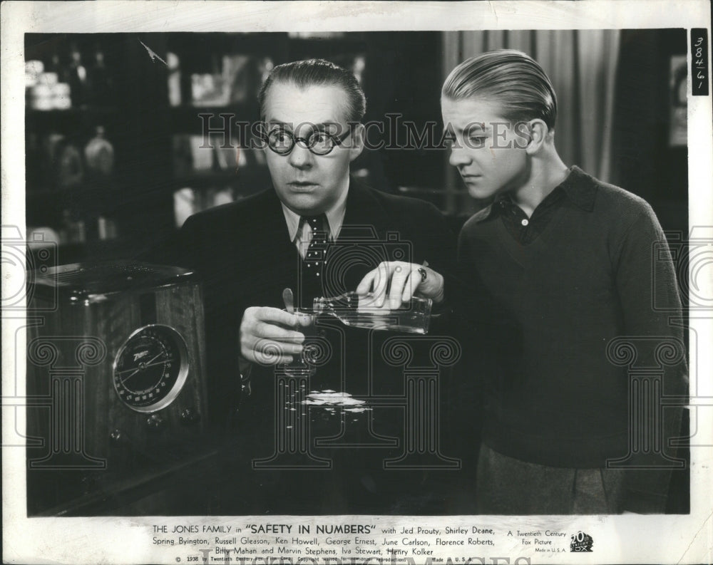 1938 Press Photo Safety-in-numbers Jed Prouty Shirley