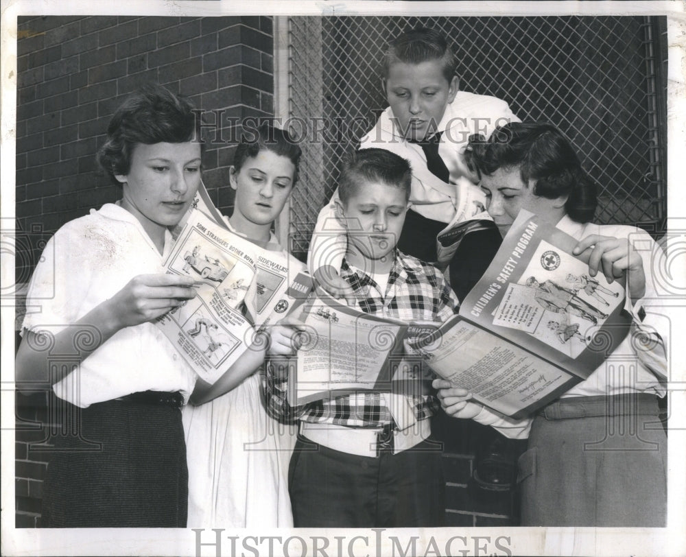 1957 Press Photo School Children Read Safety Booklets