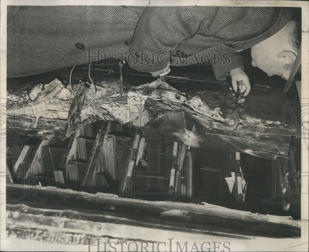 1951 Press Photo Crime Lab Inspecting Blown Safe