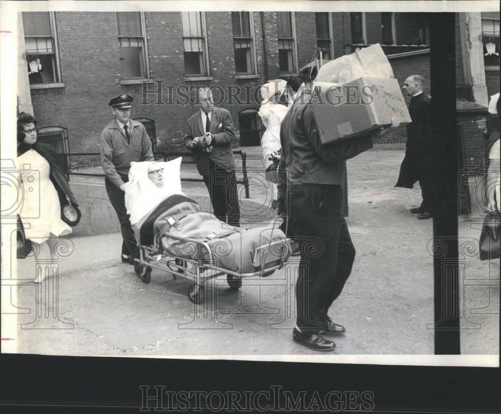 1964 Press Photo Moving Patients St Josephs New Place