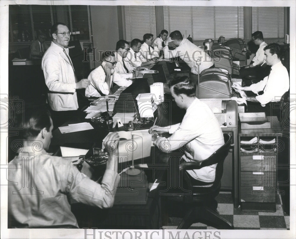 1968 Press Photo Calmy Securities Outlay World Public