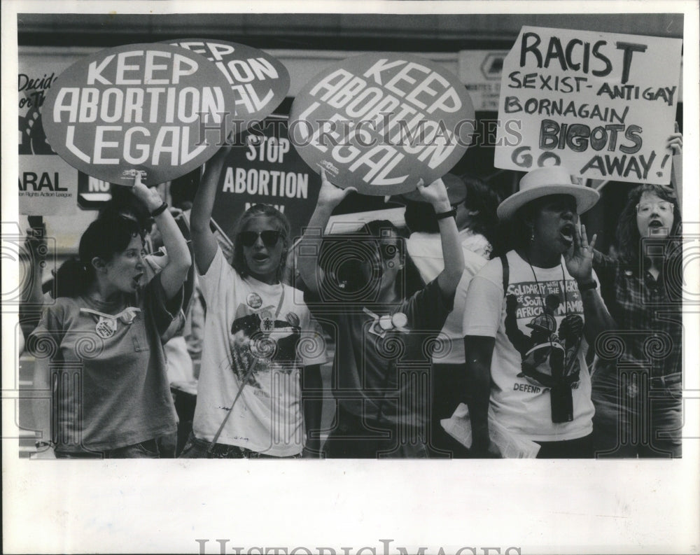 1989 Press Photo Pro-Choice Demonstrator Daley Center