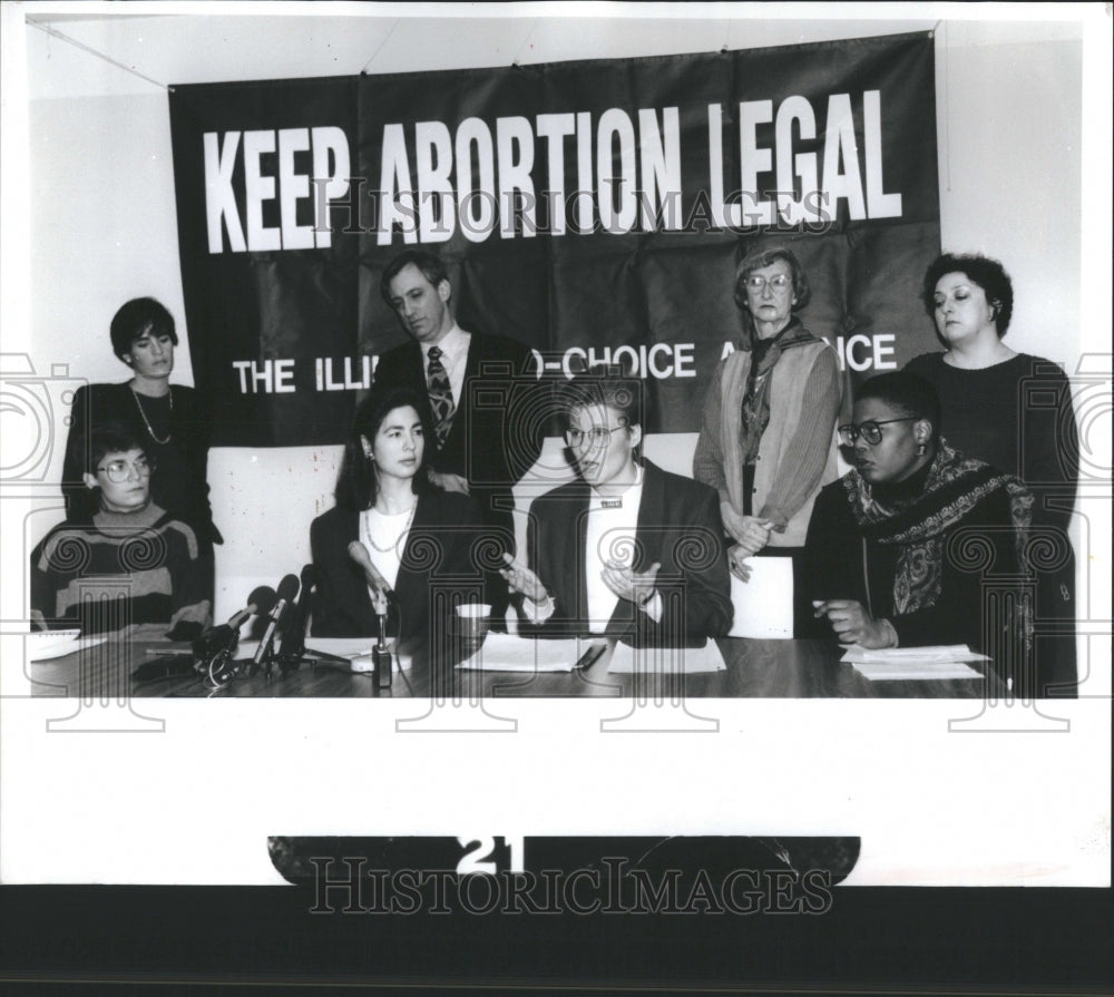 1990 Press Photo Womb Fetus Embryo Removal Expulsion