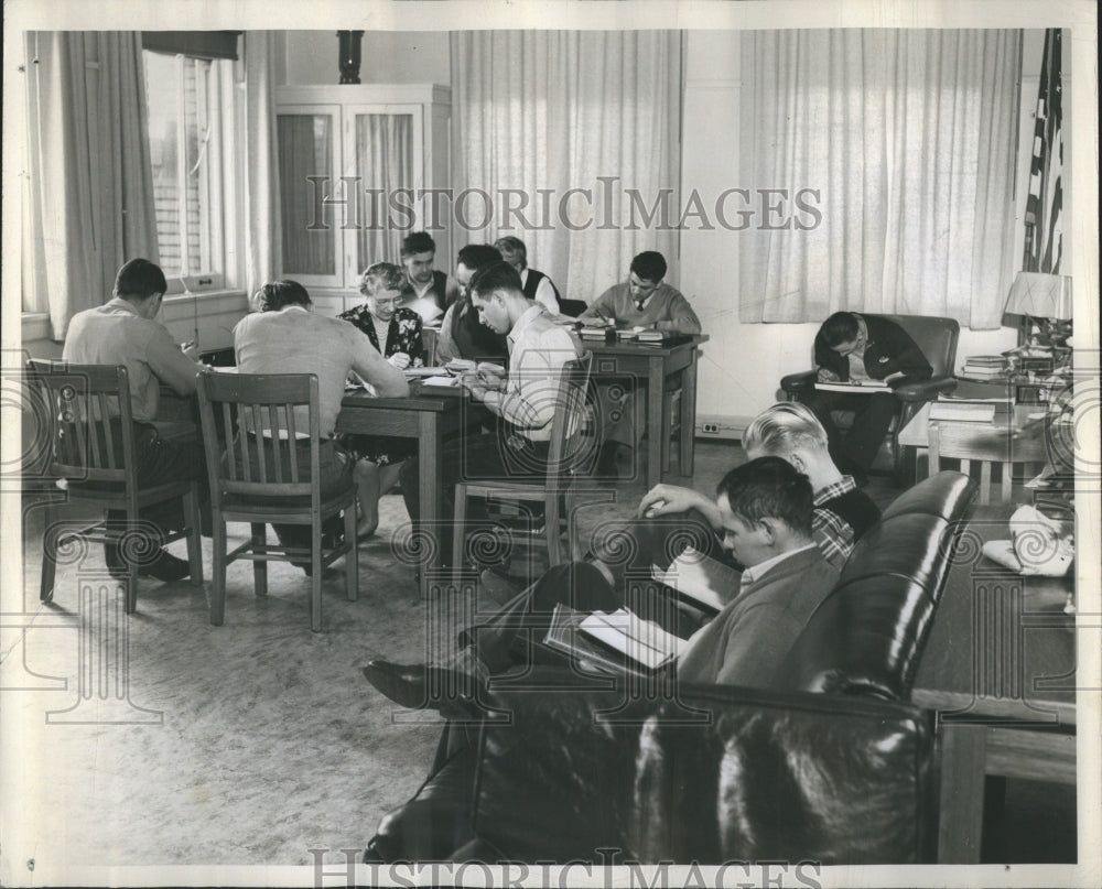 1946 Press Photo Veterans