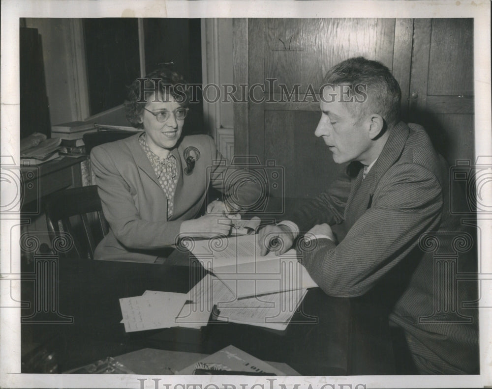 1946 Press Photo Vivian Roberts Victor White House