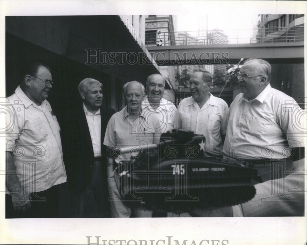 1989 Press Photo Chicago Tank Battalion Street Campbel