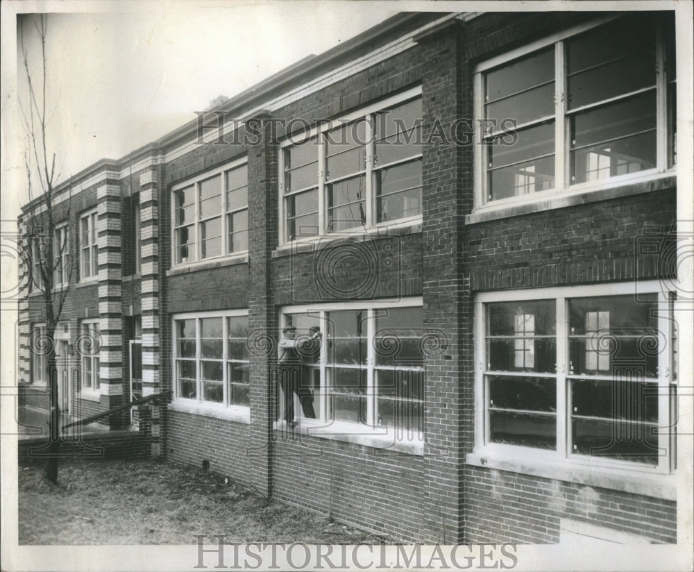 1950 Press Photo Happer Robert H. McNaught Siding Sprin