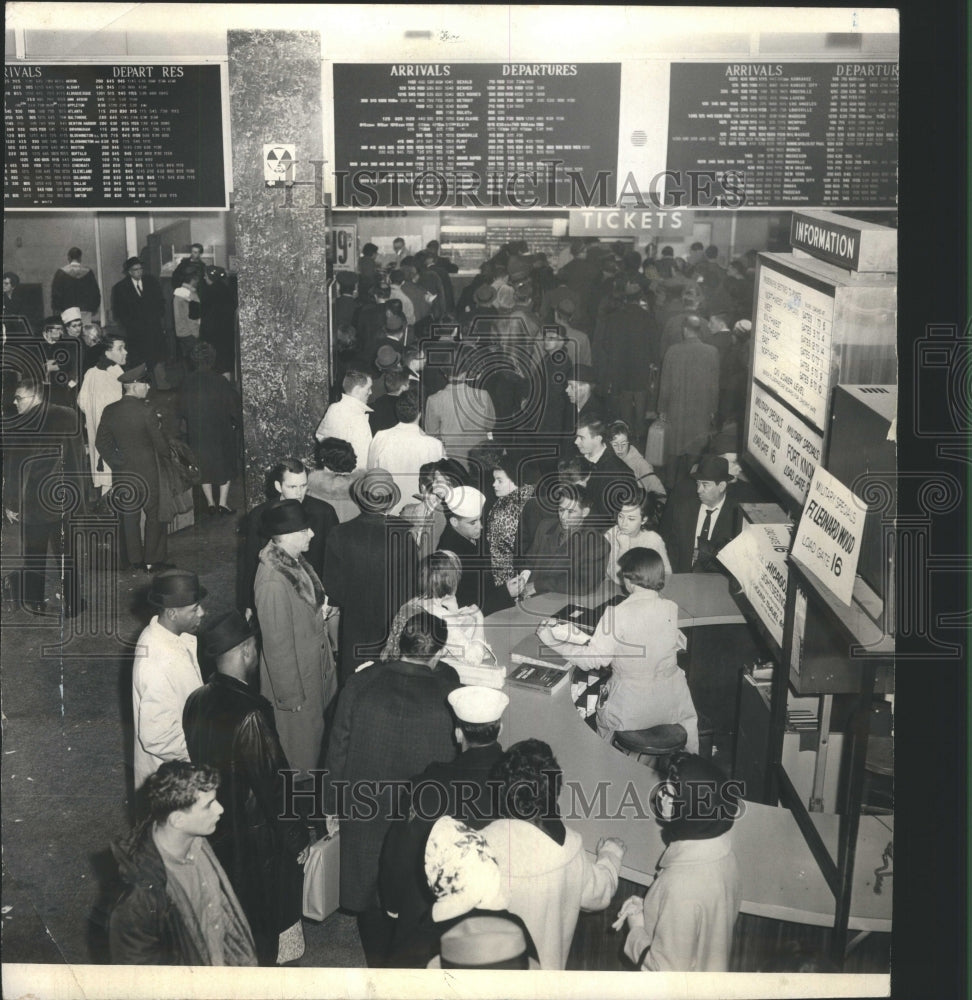 1965 Press Photo Information Travelers Greyhounds