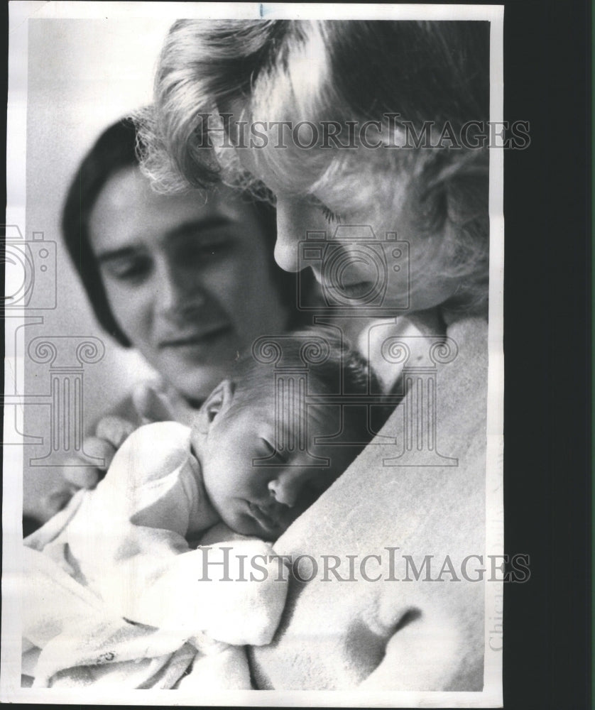 1975 Press Photo Frehr Family New Son Together Hospital