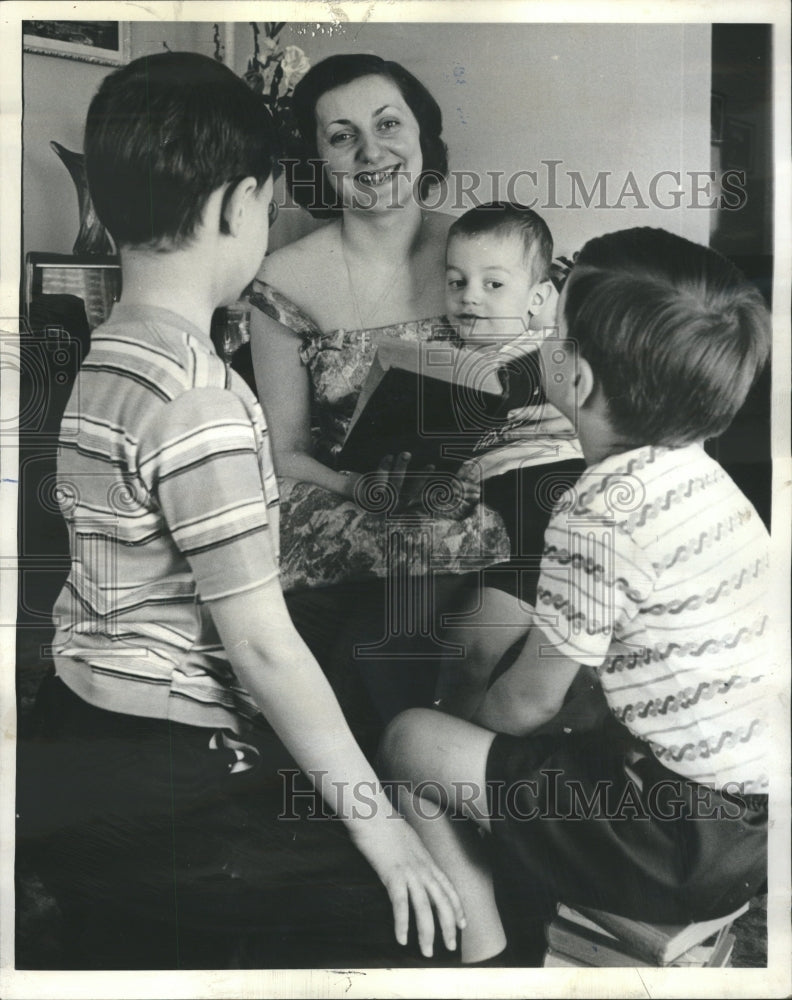 1964 Press Photo Helen Mihailovich Great Books Winner