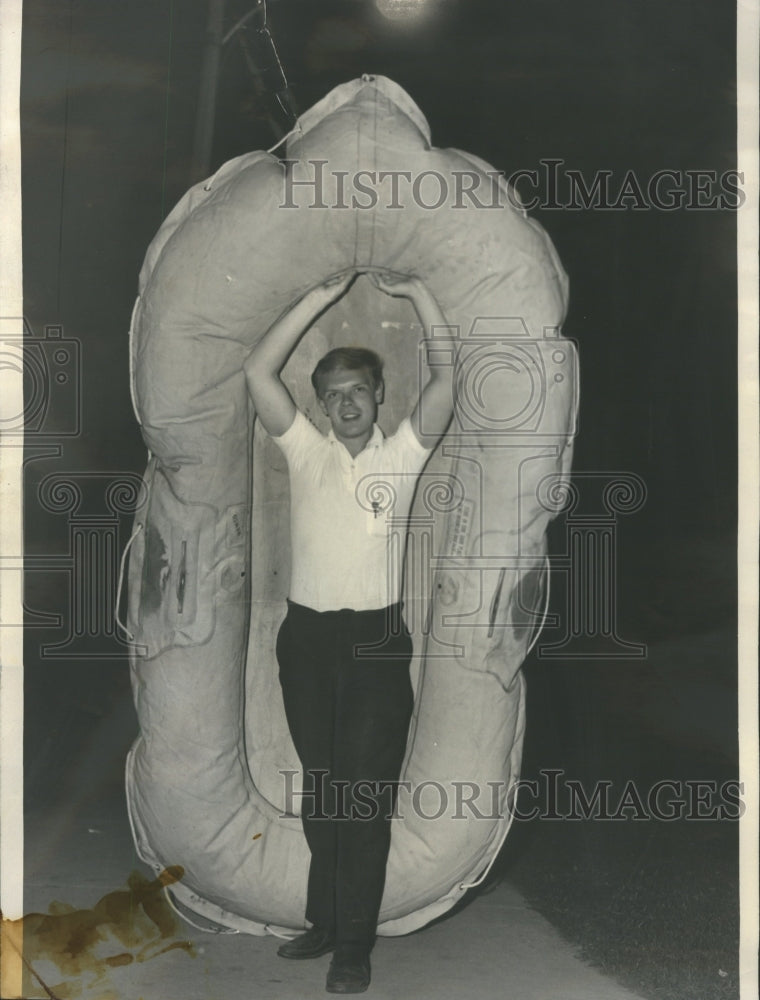 1966 Press Photo William Gabriel Helicopter Fire Boat