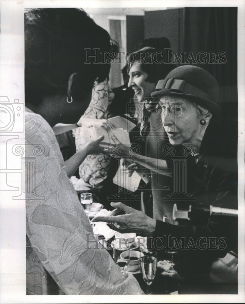 1969 Press Photo Sundages Speeches Confronted