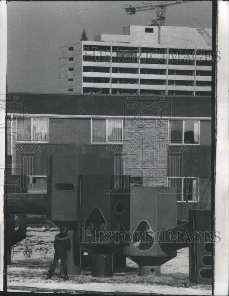 1975 Press Photo Children Play Communities Tottos