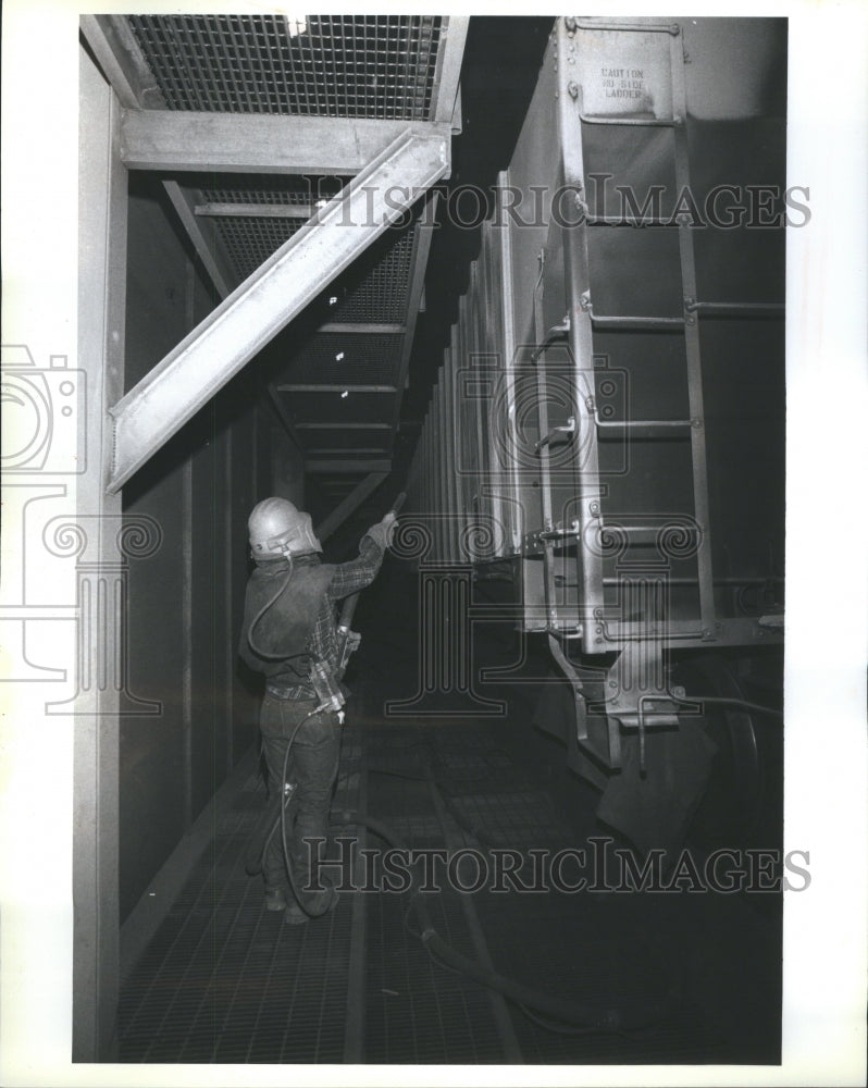 1990 Press Photo Richard Kist Car Repairman Danville