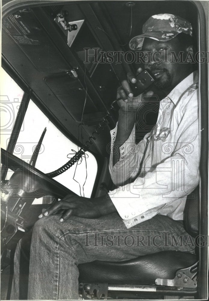 1989 Press Photo Satellite Communications