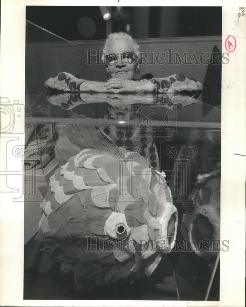 1977 Press Photo Frances Socki paper fish