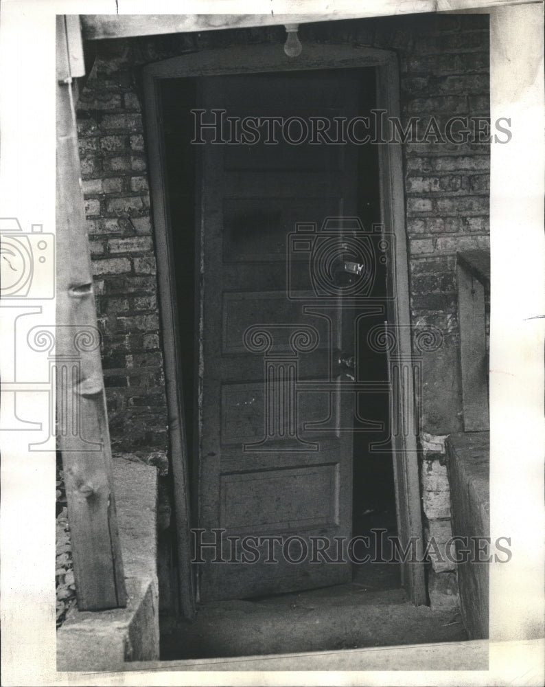 1978 Press Photo Apartments display years of neglect