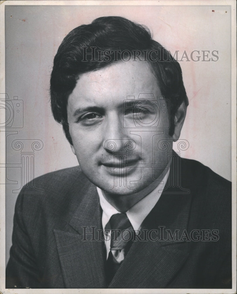 1974 Press Photo Sander Martin Levin profile