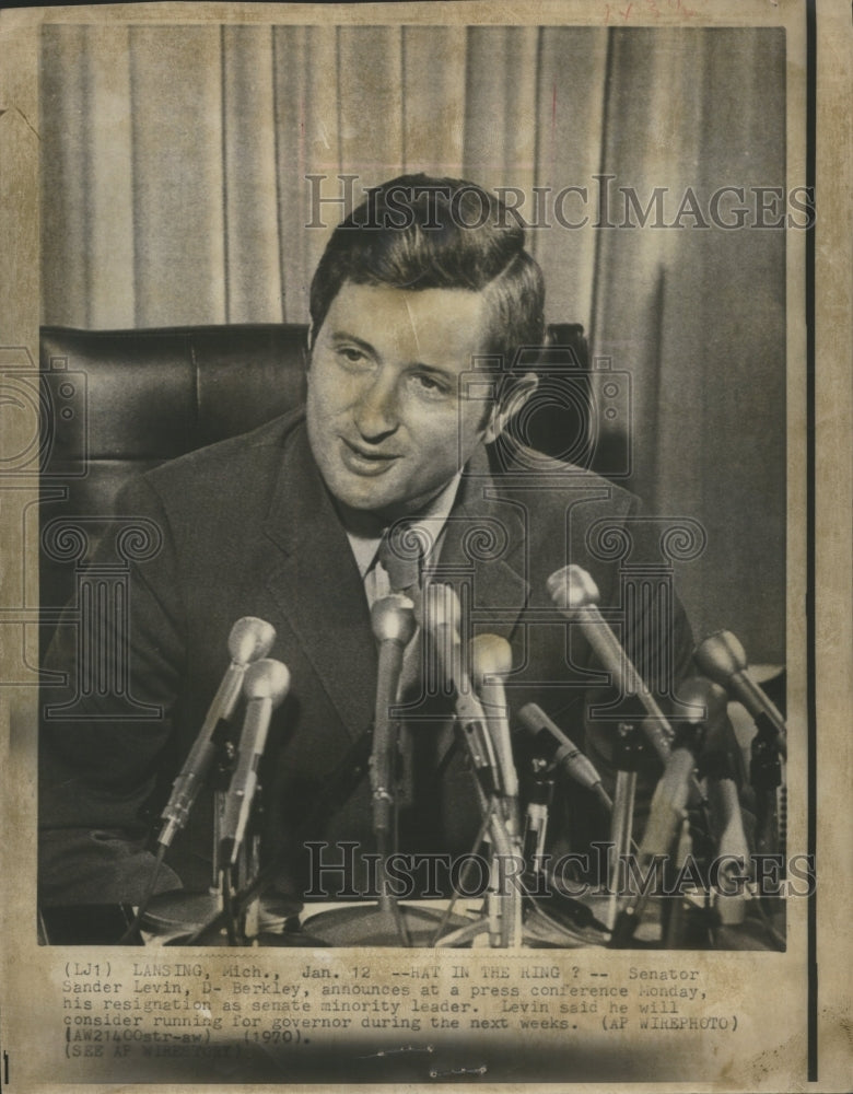 1970 Press Photo Sen Sander Levin announces resignation