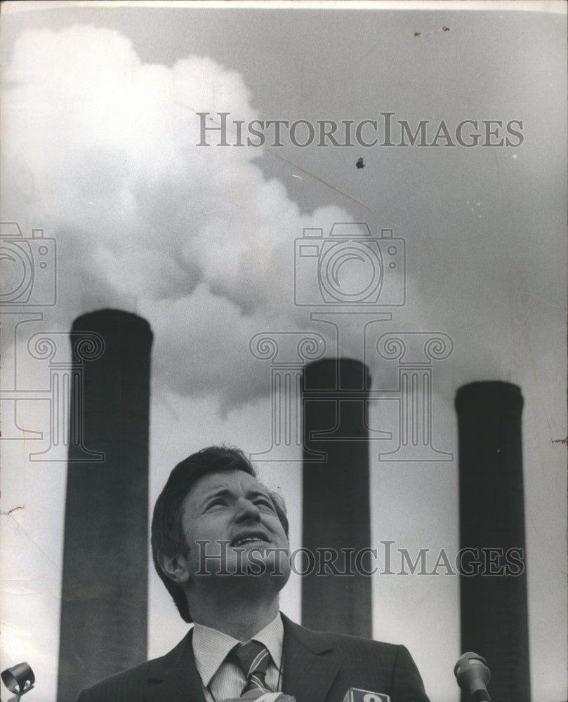 1970 Press Photo Sander Martin Levin presscon