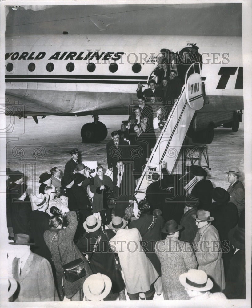 1959 Press Photo Plane Refugee Cardinal Arrow Geners