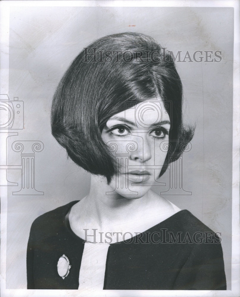 1966 Press Photo Women Wear Wig Beauty Wonder Ward