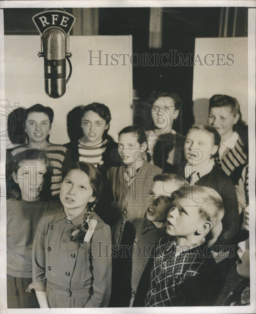 1957 Press Photo Children Speak People Radio Free