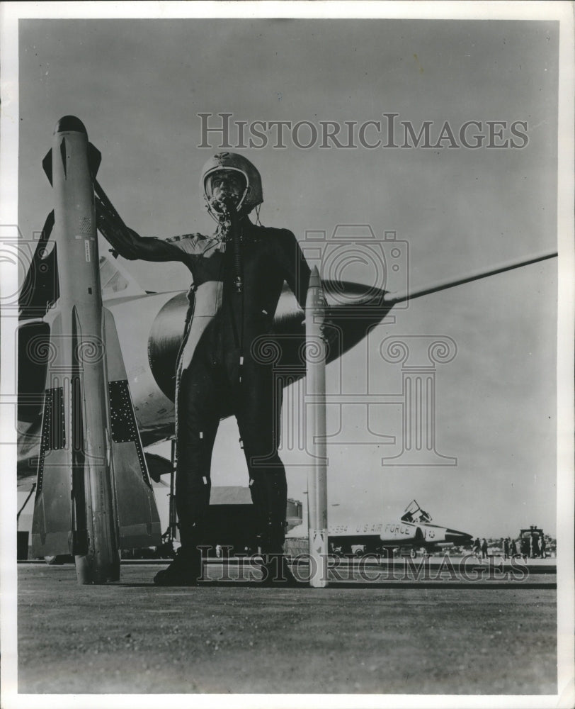 1959 Press Photo North American Art De fence United Com