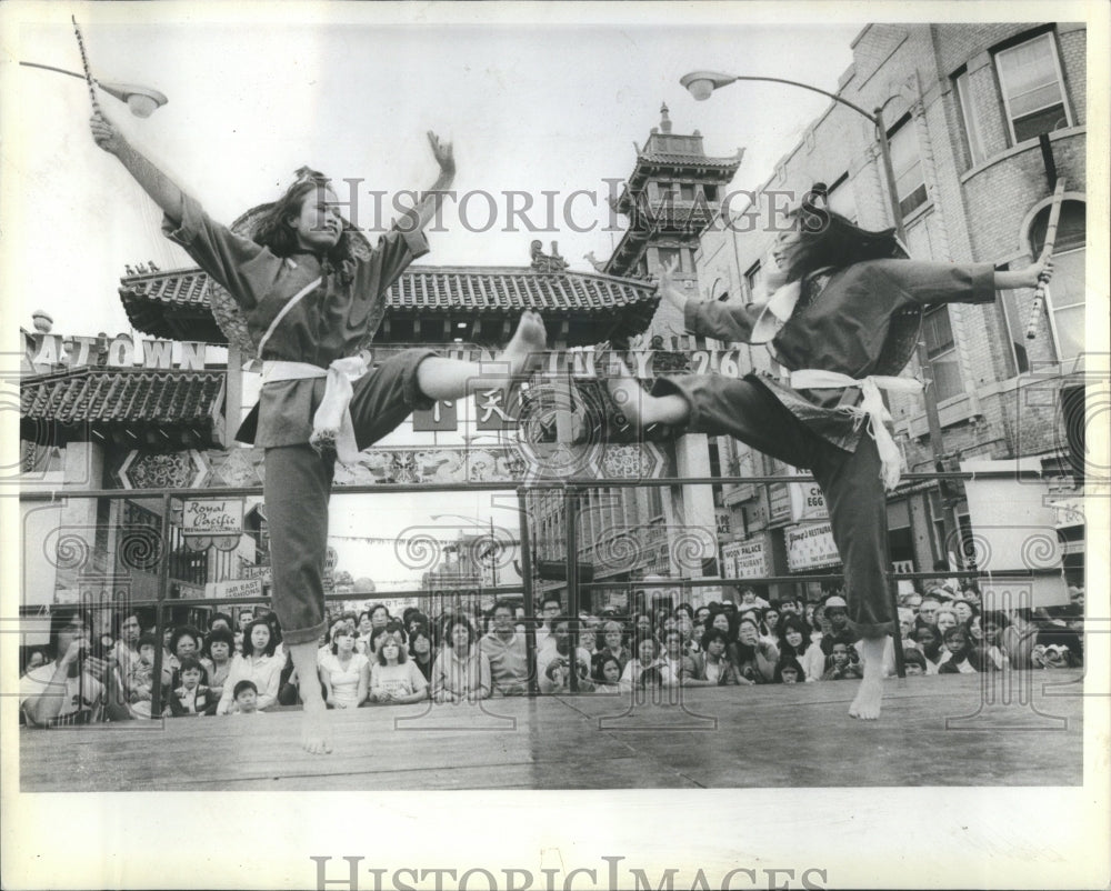 1981 Press Photo Chicago Chinatown Cermak Wenworh