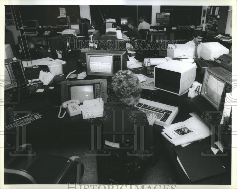 1984 Press Photo President Wayne Norris Graphic Screen