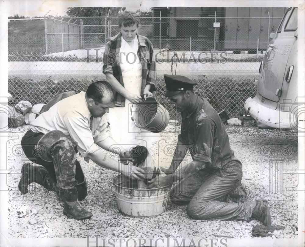 1959 Press Photo Charles Waigand,Lawson Creek wash