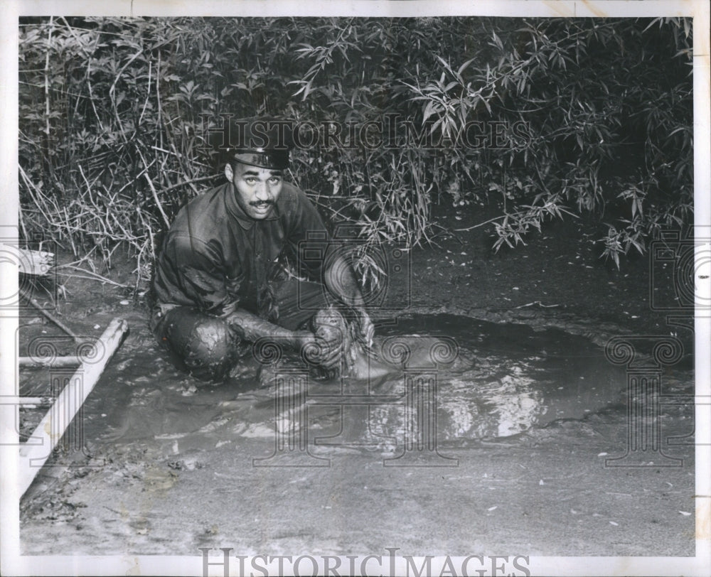 1959 Press Photo Charles Lawson Animal Welfare League