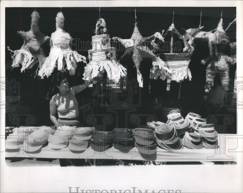 1988 Press Photo Third Annual Viva Mexico Festival Mari