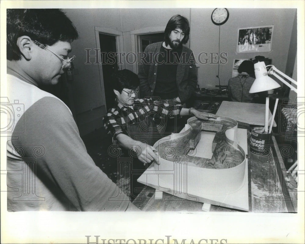 1986 Press Photo Chicago School Violine Making Repairin