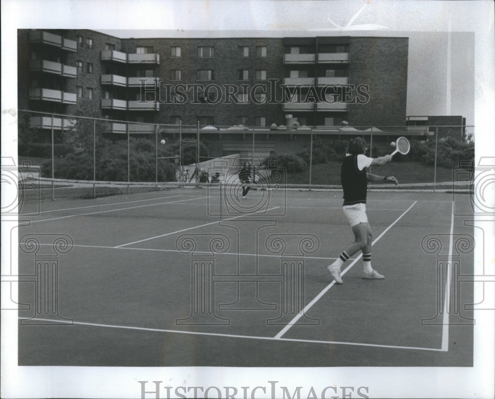 1975 Press Photo Tennis Elk Grove Village