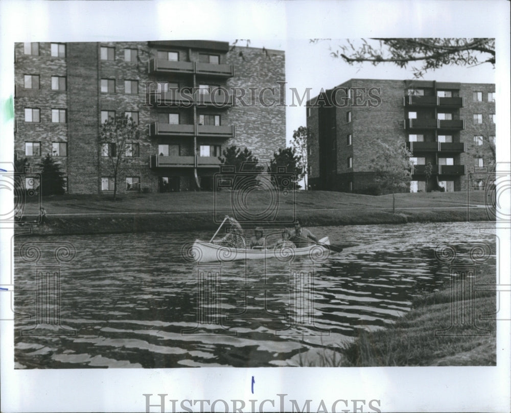 1977 Press Photo Popularity Village Lake Suburb New Hom