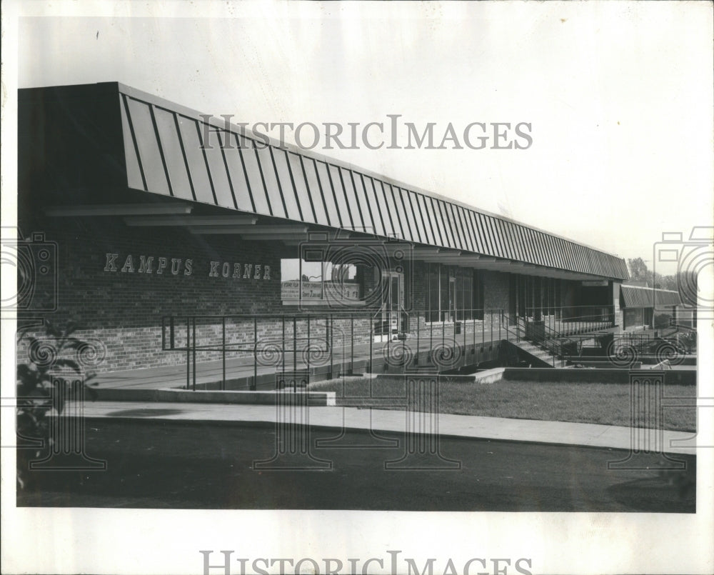 1970 Press Photo Suburan Shopping Center Contemporary