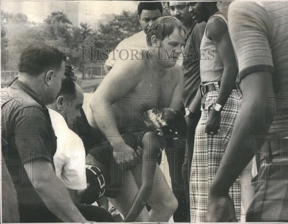 1973 Press Photo Micheal Owens Michigan Rescue Chicago