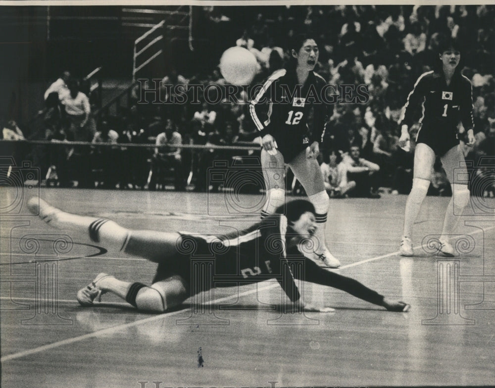 1981 Press Photo McGaw Hall Northwestern Campus Volley