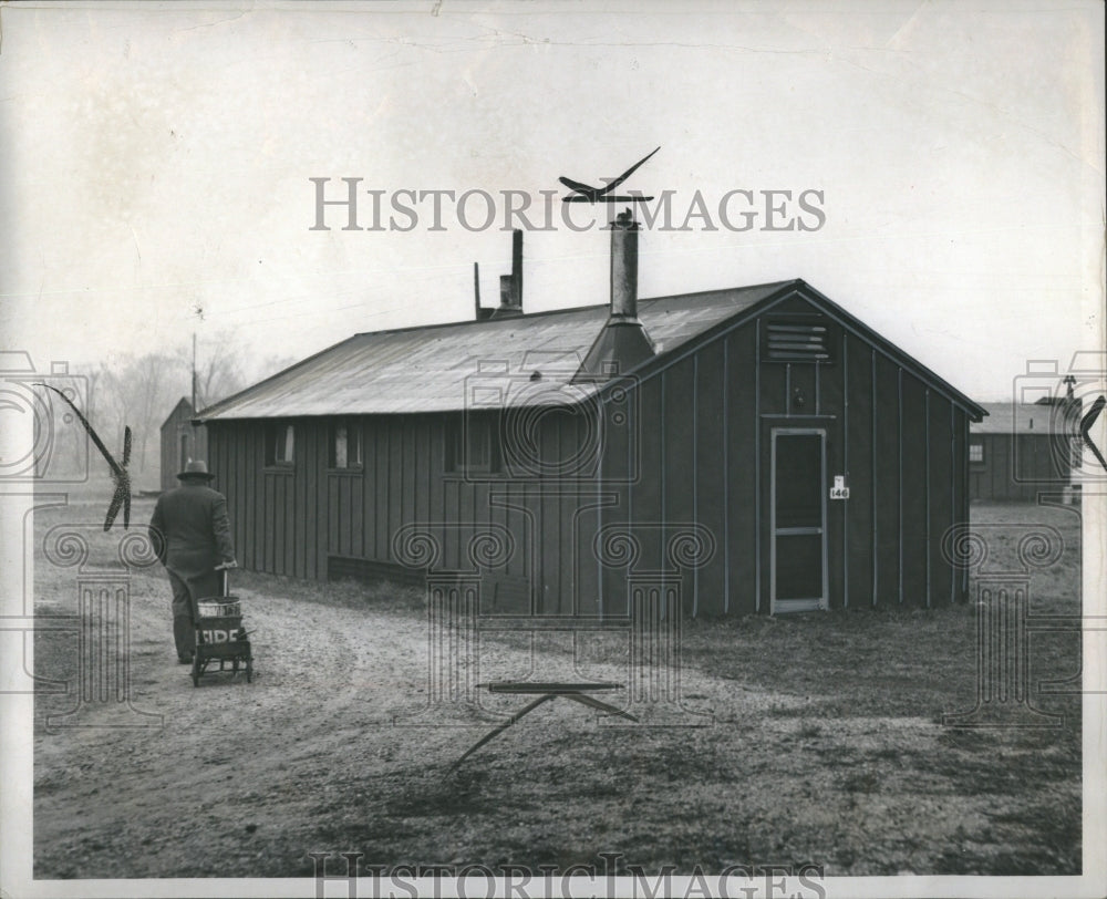 1947 Press Photo River Rough Park Shelters Housing