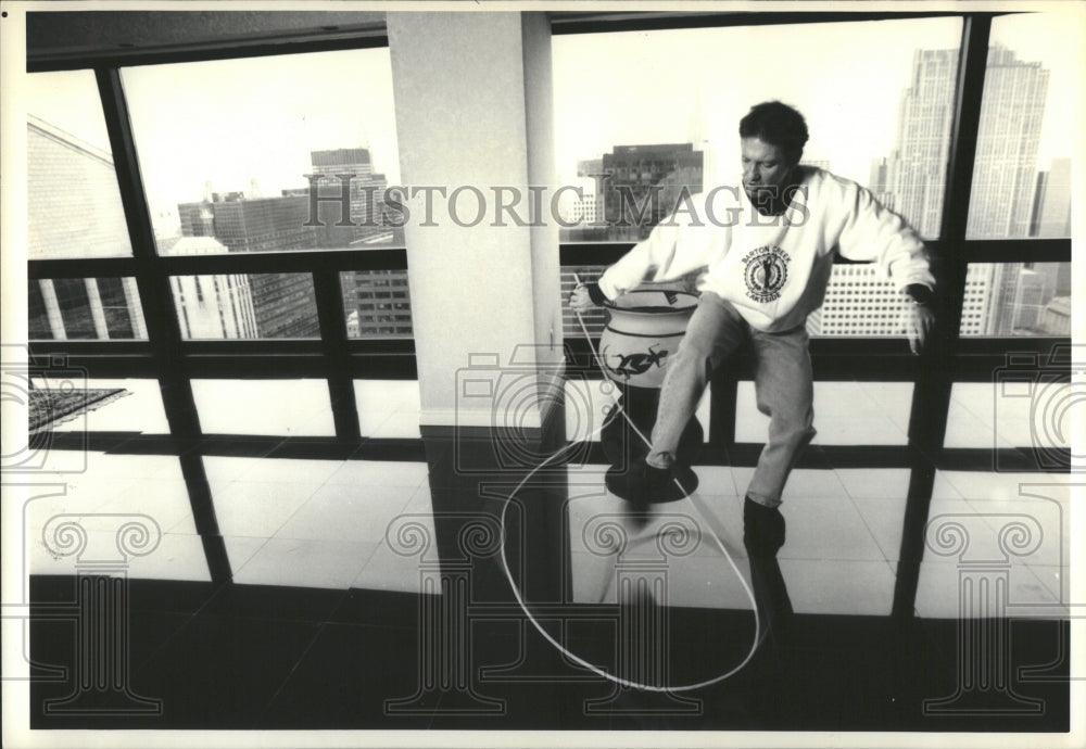 1993 Press Photo Larry Gatlin New York Skyline Trump