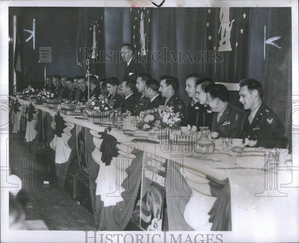 1944 Press Photo Gallants Rally War Bonds Veterans