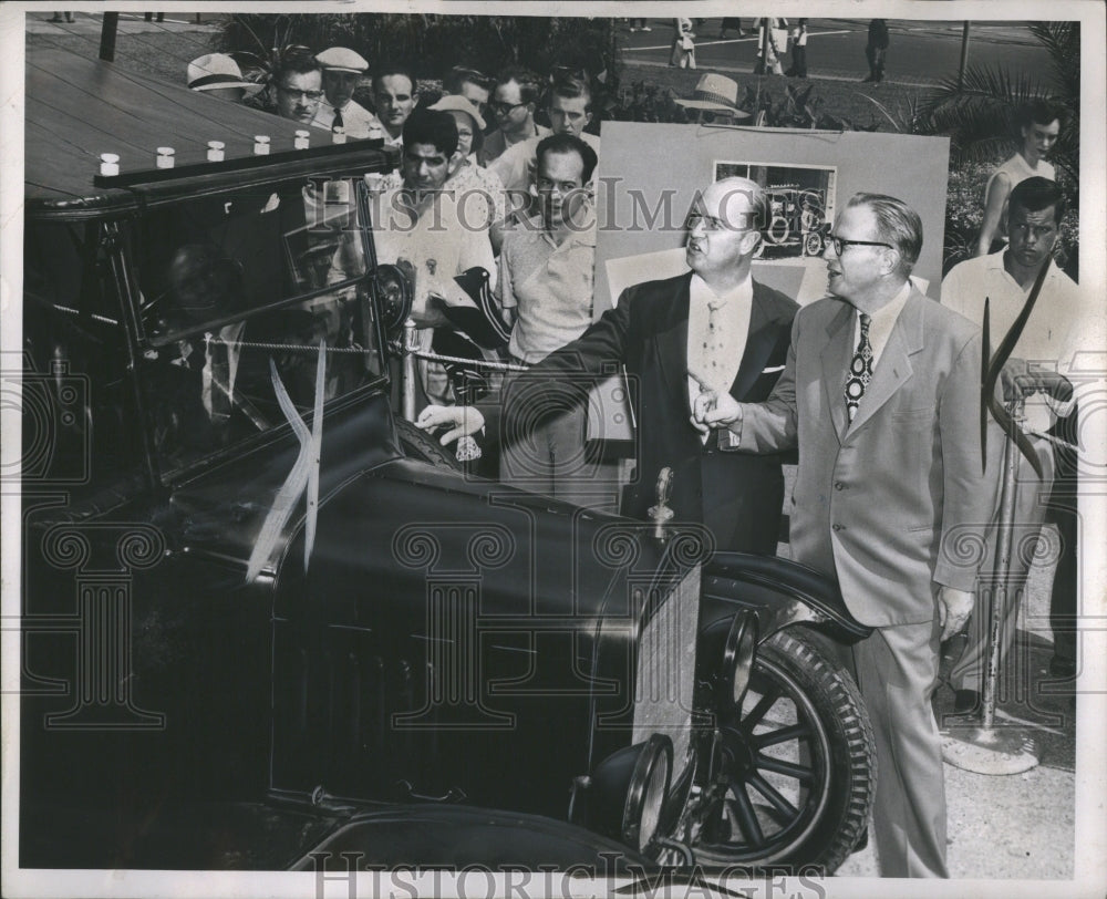 1953 Press Photo Detroit Police Radio Autos Donald