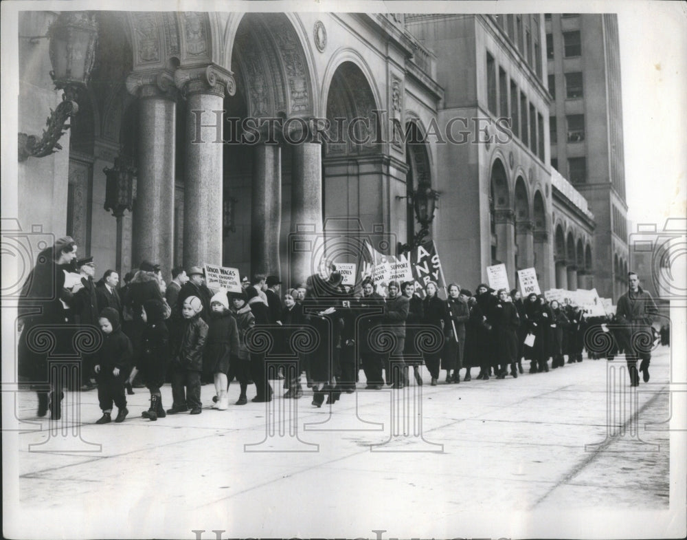 1937 Press Photo Strike Action Labour Mass Refusal