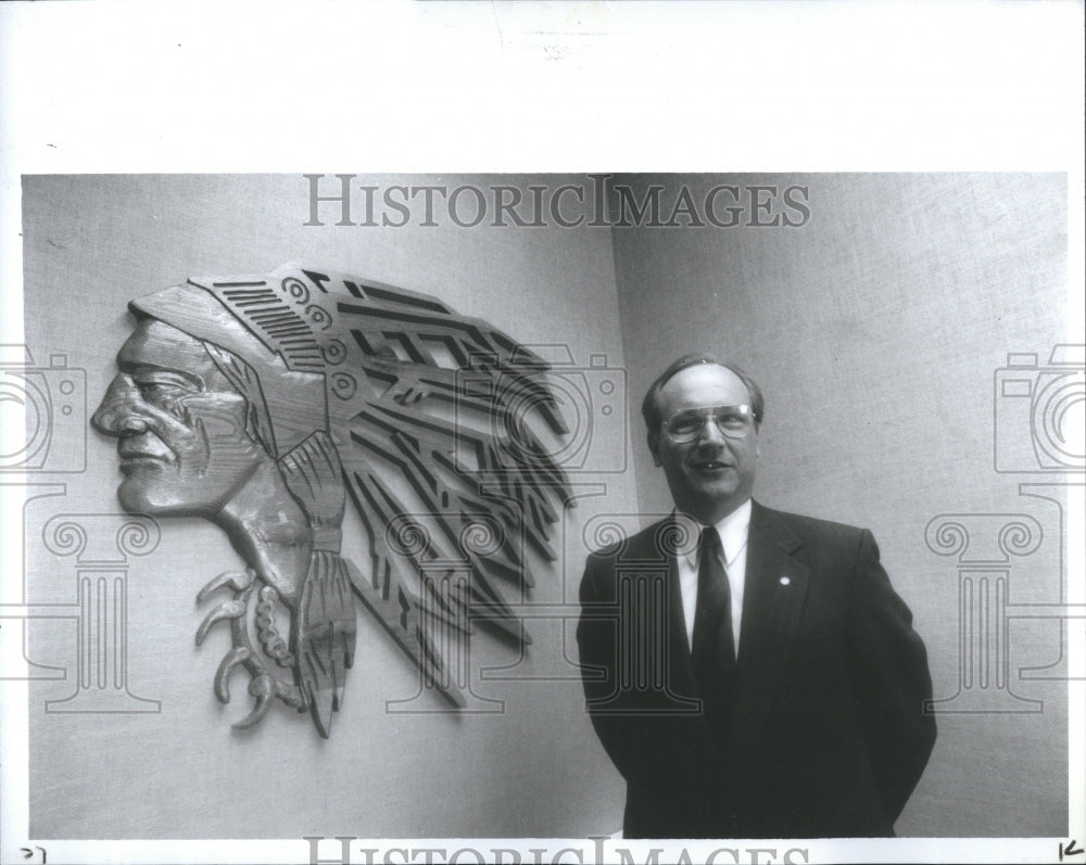 1992 Press Photo Robert Hetller President CEO Monter