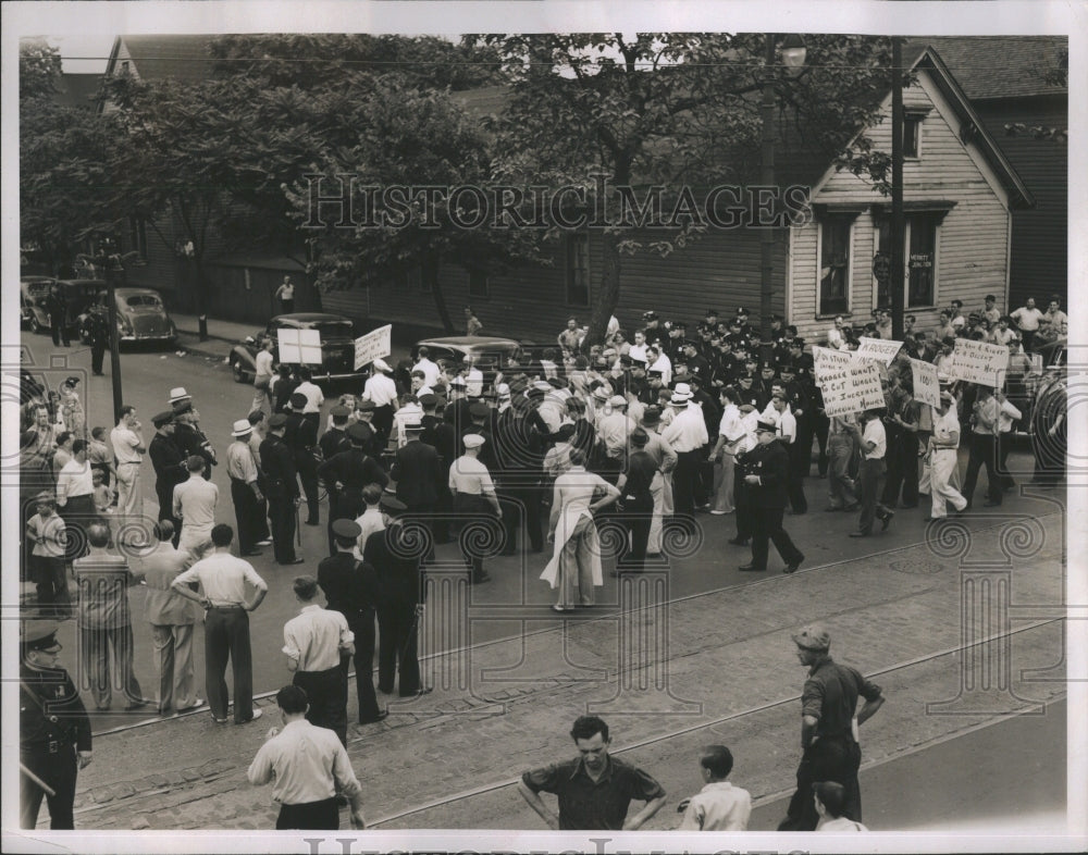 1938 Press Photo Kroger Baking Co Strike Detroit